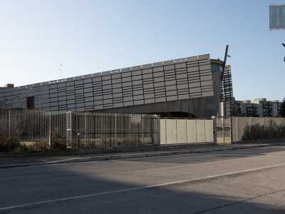 Decidiamo di iniziare il nostro viaggio nella parte pi� a sud del rione, l� dove si trova la chiesa che d� il nome alla zona, eretta in via dei Costruttori della Pace nel 2000